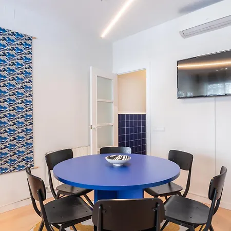 Spacious And Comfortable In The Center Apartment *